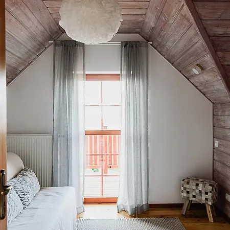 Semesterbostad Dom W Chmurach