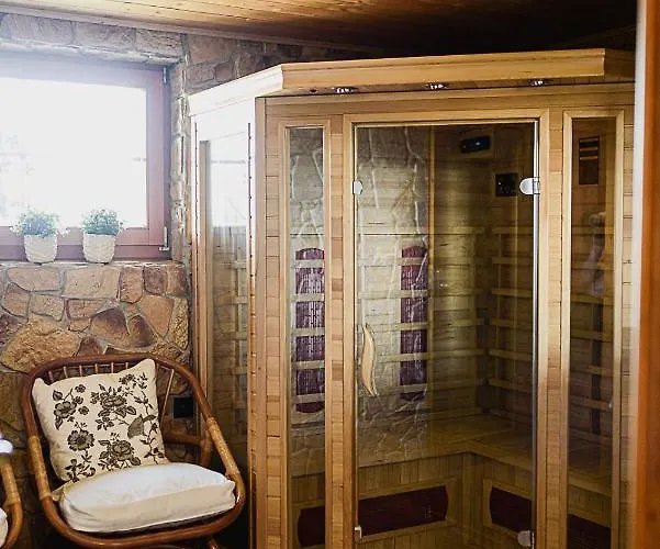 Dom W Chmurach 펜션 야보진카